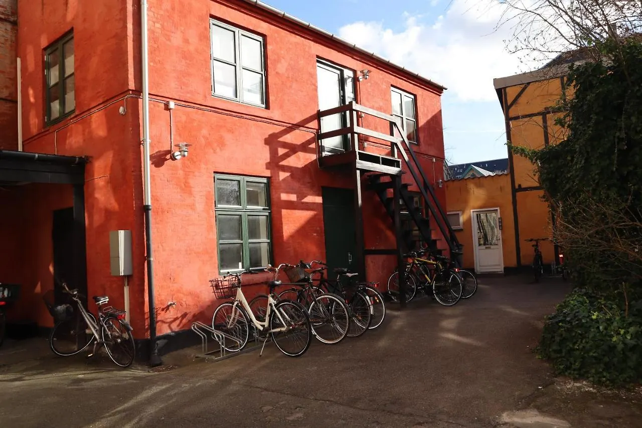 Charming Red Courtyard Apartment Kopenhag